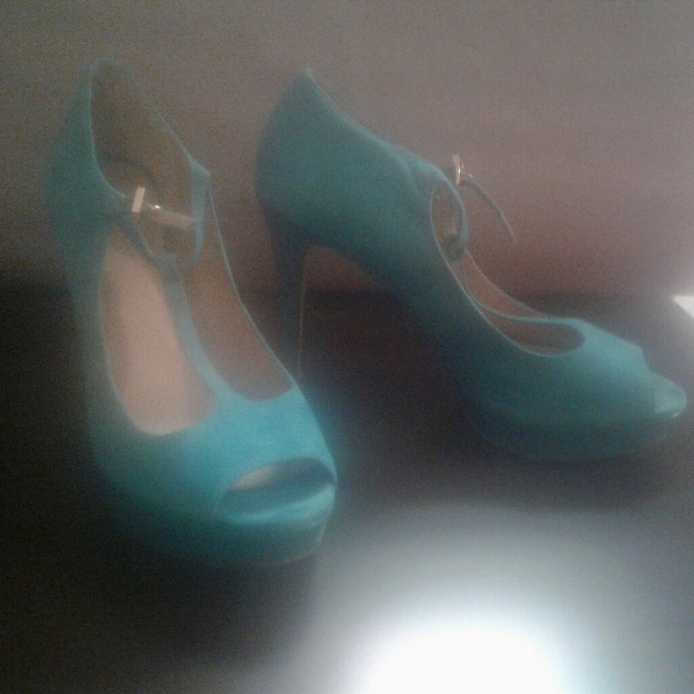Ryhson open toe, T-strap, aqua suede, platform